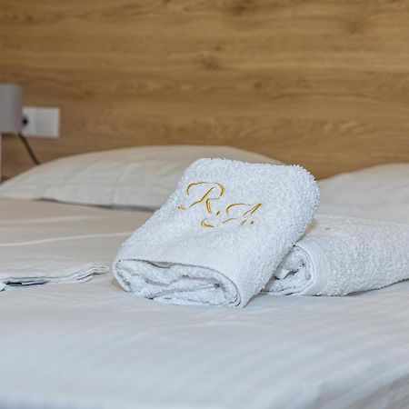 Remezzo Luxury Apartments1 Koróni Buitenkant foto